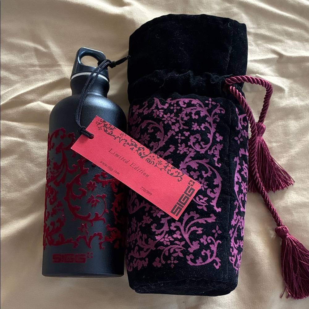 SIGG Limited Edition Water Bottle with Case